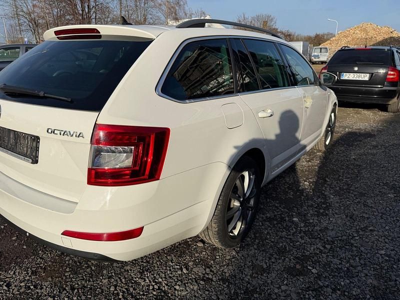Gebraucht Skoda Octavia Elegance 150 PS (110 kW) 2015 Weiß Kleinwagen