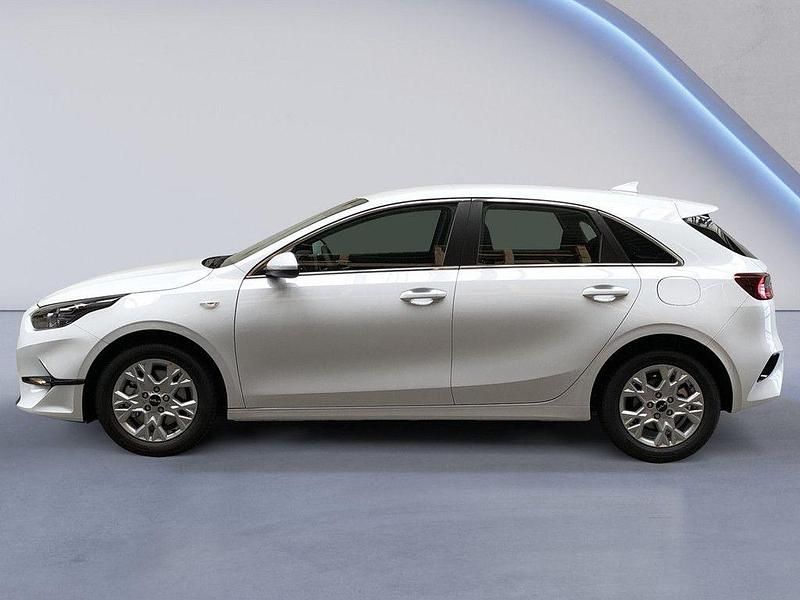 Gebraucht Kia Ceed Vision 101 PS (74 kW) 2025 Carraraweiss Kleinwagen