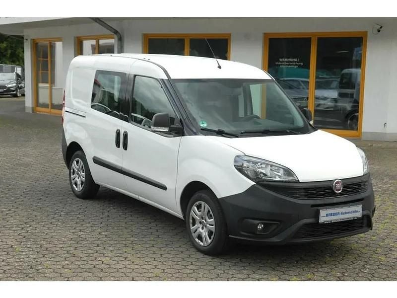 Gebraucht Fiat Doblò 95 PS (69 kW) 2019 Weiss Van / Kleinbus