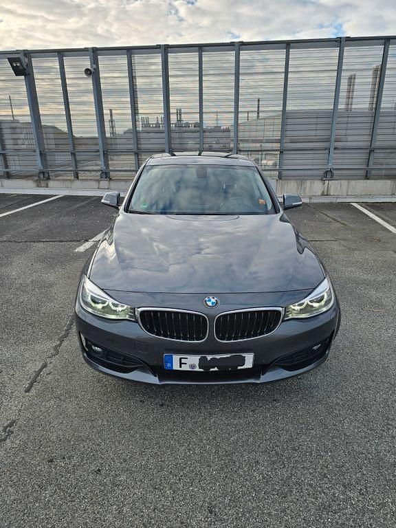 Grau Gebraucht 2014 BMW 320 Gran Turismo Sport Line Limousine | 16.500 € (Fairer Preis) - Bild 1/4