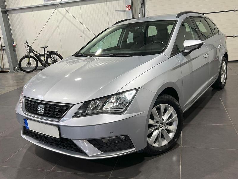 "urban" silber Gebraucht 2020 Seat Leon ST Kombi | 12.495 € (Guter Preis) - Bild 1/4