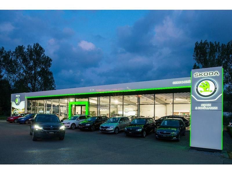 Gebraucht VW Golf VIII Active 131 PS (96 kW) 2022 Deep black perleffekt (metallic) Limousine