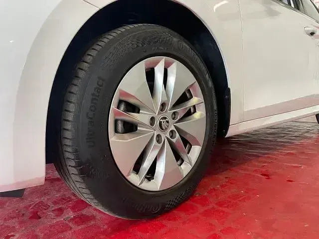 Gebraucht Skoda Octavia Ambition 110 PS (80 kW) 2022 Candyweiss Kombi