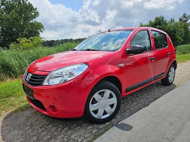 Rot Gebraucht 2009 Dacia Sandero Ambiance Kleinwagen | 3.400 € (Etwas zu teuer) - Bild 1/4