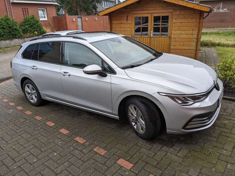 Silber Gebraucht 2021 VW Golf VIII Kombi | 22.500 € (Fairer Preis) - Bild 1/4