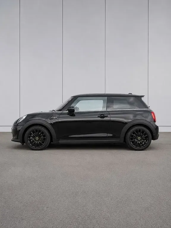 Gebraucht Mini Cooper SE Classic 135 kW (184 PS) 2023 Schwarz Kleinwagen