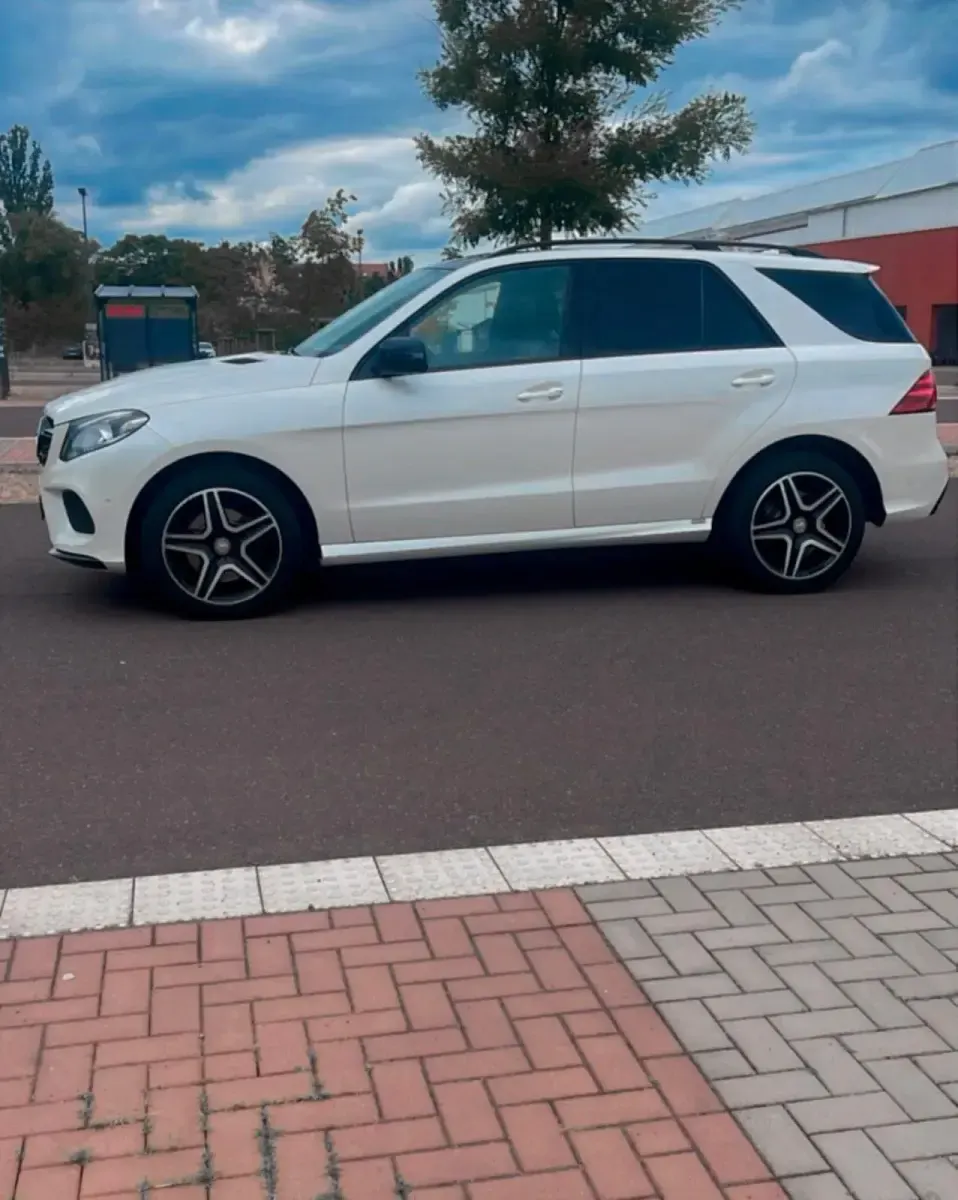 Gebraucht Mercedes GLE250 204 PS (150 kW) 2016 Weiß SUV