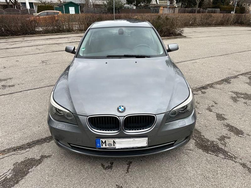 Gebraucht BMW 520 170 PS (125 kW) 2007 Grau Limousine