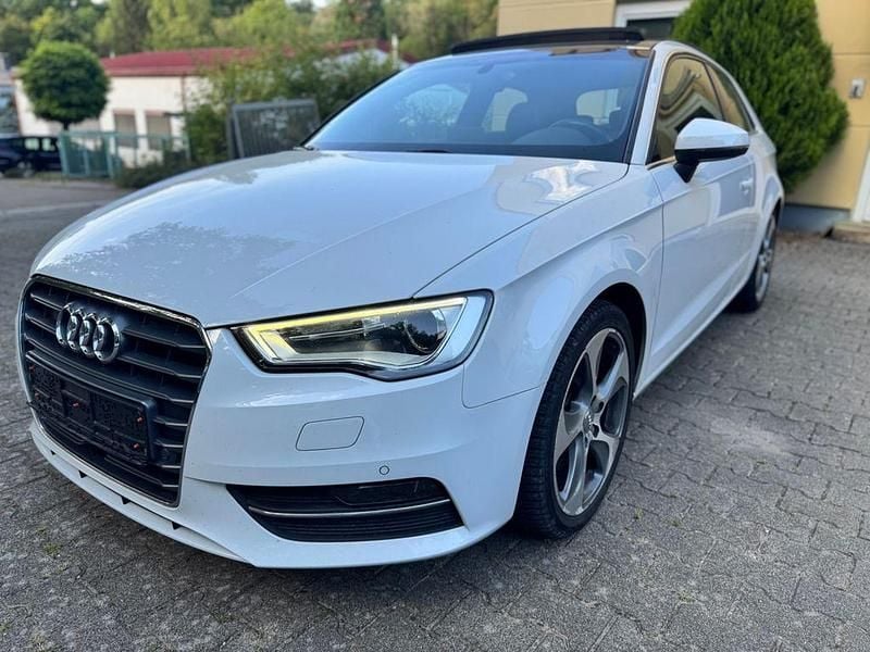 Weiß Gebraucht 2012 Audi A3 Ambition Limousine | 13.290 € (Fairer Preis) - Bild 1/4