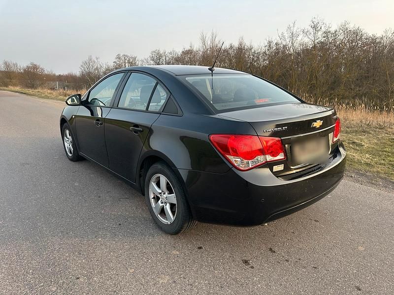 Gebraucht Chevrolet Cruze LS 124 PS (91 kW) 2011 Schwarz Limousine