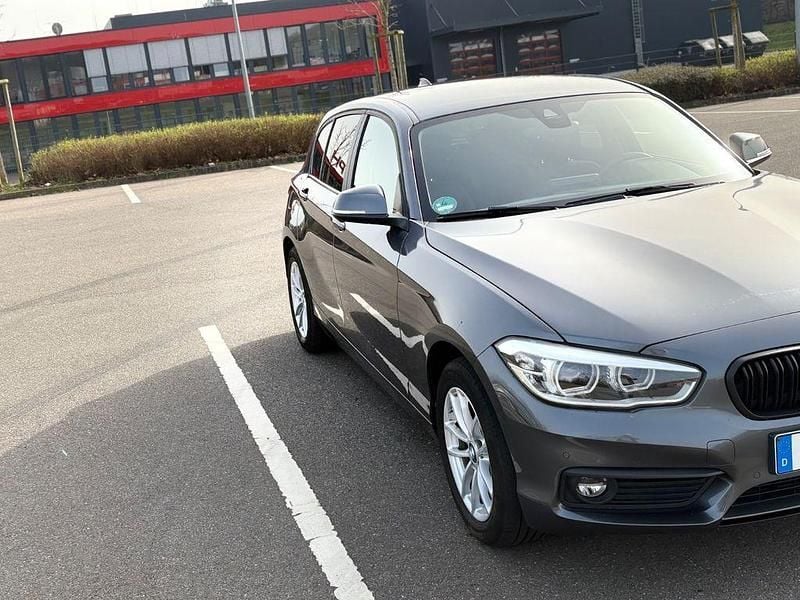 Gebraucht BMW 120 Advantage 184 PS (135 kW) 2018 Grau Kleinwagen