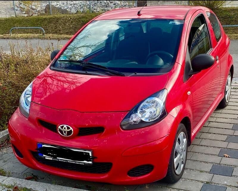 Rot Gebraucht 2009 Toyota Aygo Kleinwagen | 2.800 € (Fairer Preis) - Bild 1/4