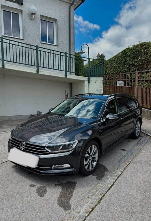 Grau Gebraucht 2017 VW Passat Comfortline Limousine | 13.700 € (Superpreis) - Bild 1/4