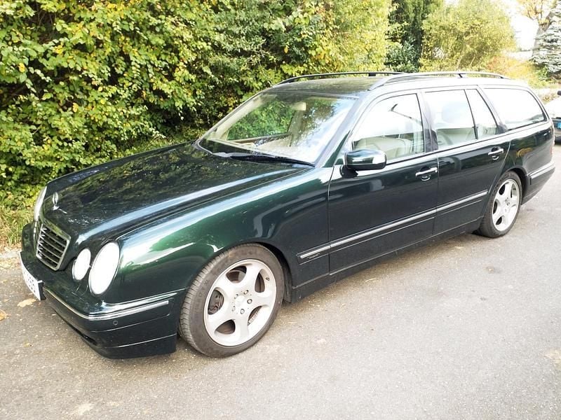 Grün Gebraucht 2000 Mercedes E220 Avantgarde Kombi | 8.500 € (Teuer) - Bild 1/4