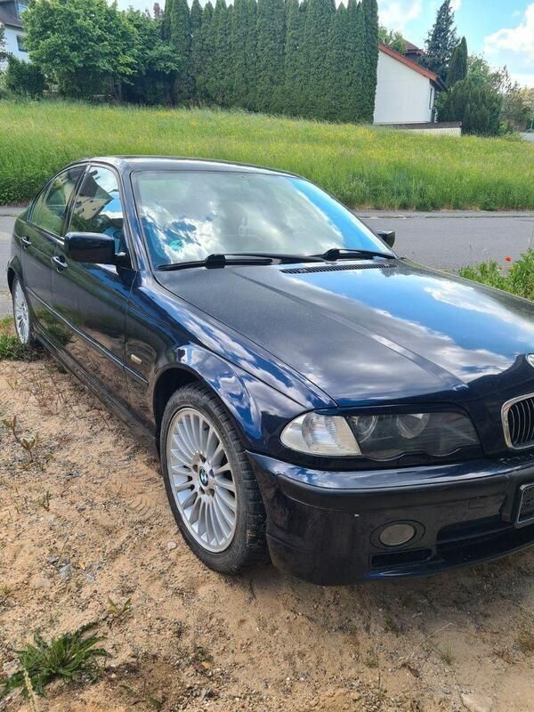 Blau Gebraucht 2001 BMW 330 Sport Line Limousine | 1.600 € - Bild 1/4