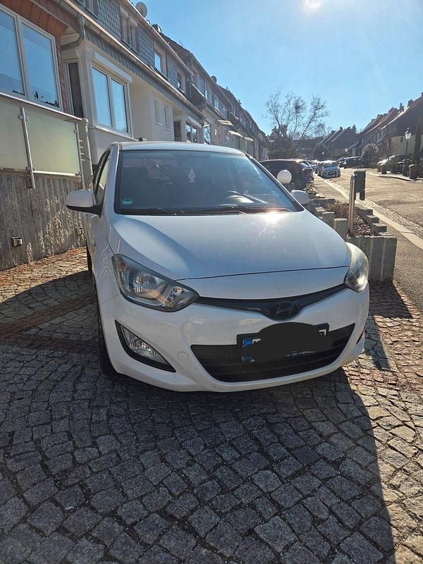 Gebraucht Hyundai i20 Classic 86 PS (63 kW) 2012 Weiß Kleinwagen