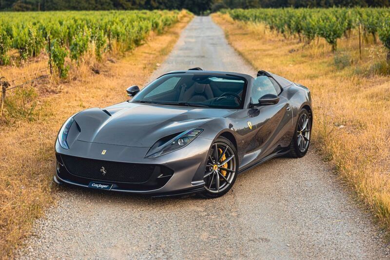 Grau Gebraucht 2022 Ferrari 812 Cabrio | 424.990 € - Bild 1/4