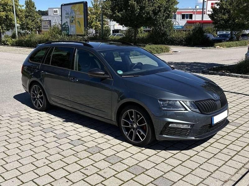 Grau Gebraucht 2017 Skoda Octavia RS Kombi | 14.300 € (Fairer Preis) - Bild 1/4