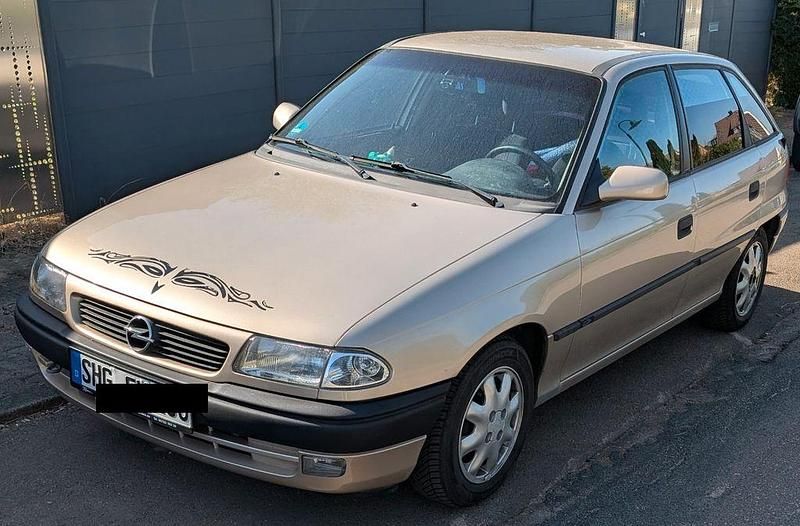 Beige Gebraucht 1997 Opel Astra Limousine | 750 € (Superpreis) - Bild 1/4
