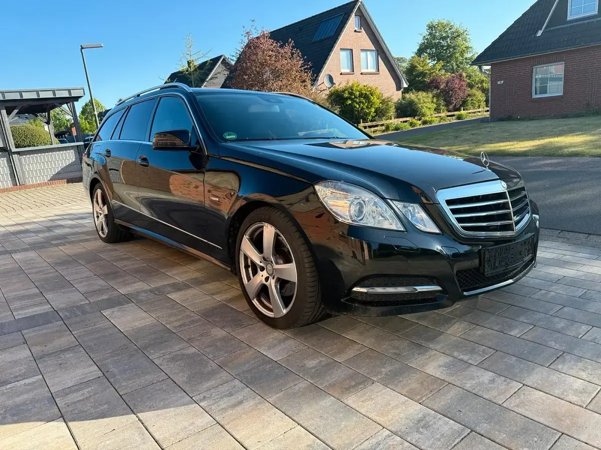 Gebraucht Mercedes E250 204 PS (150 kW) 2011 Schwarz Kombi