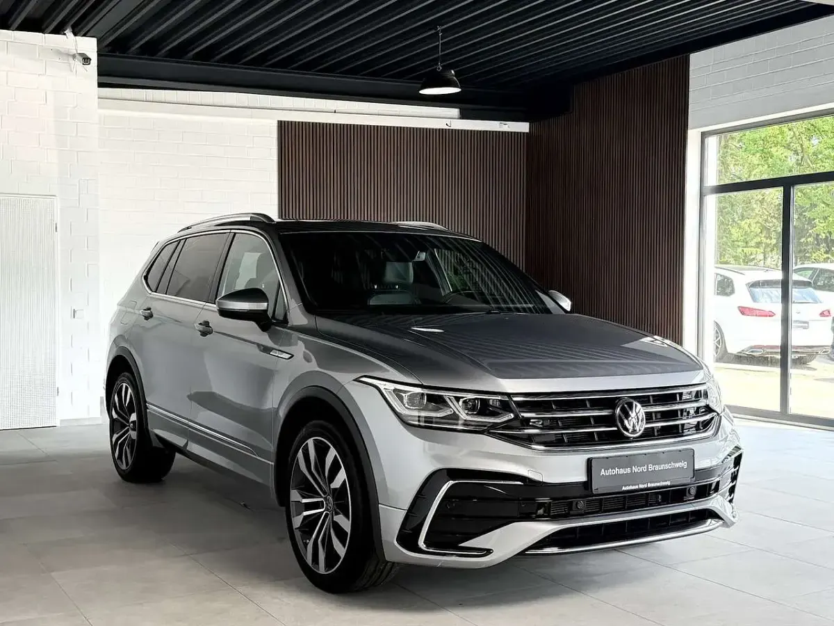 Gebraucht VW Tiguan Allspace R-line 200 PS (147 kW) 2023 Silber SUV