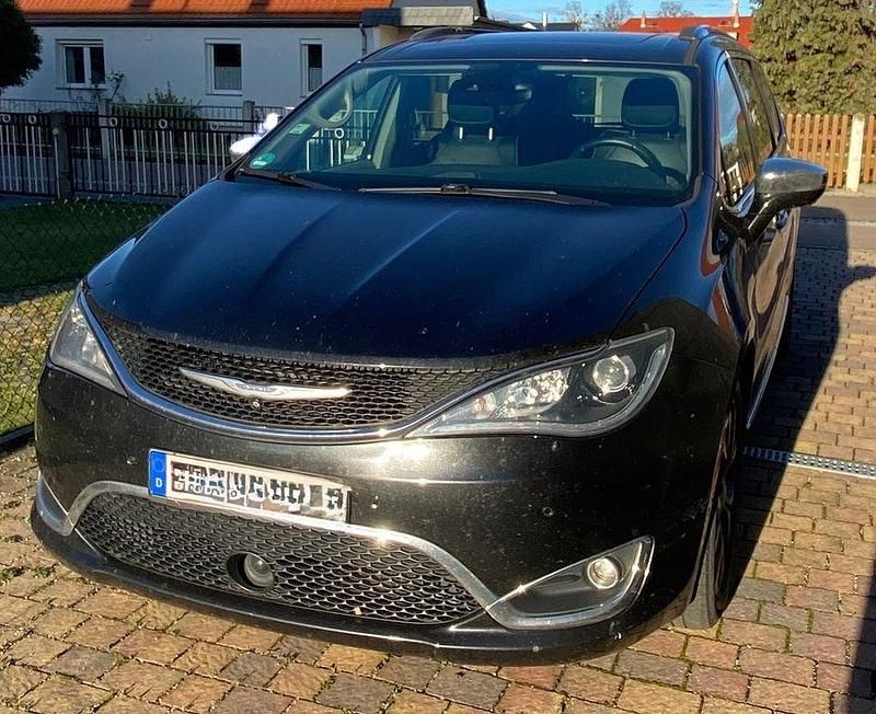 Gebraucht Chrysler Pacifica Limited 291 PS (214 kW) 2017 Schwarz Van / Kleinbus