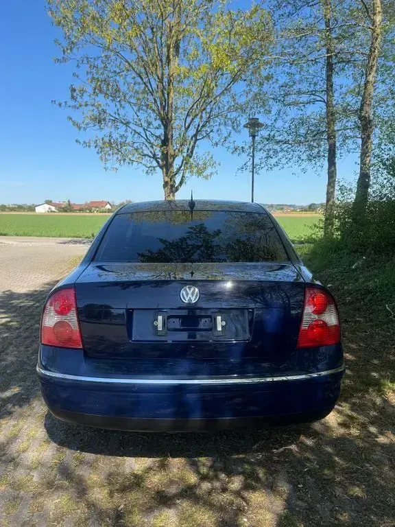 Second-hand VW Passat 136 CP (100 kW) 2004 Albastru Berlinǎ