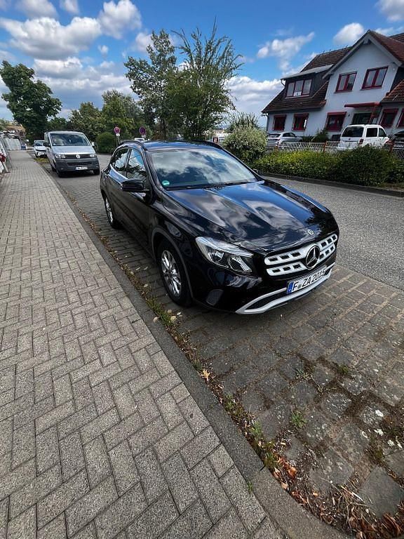 Schwarz Gebraucht 2017 Mercedes GLA200 SUV | 18.500 € (Guter Preis) - Bild 1/4