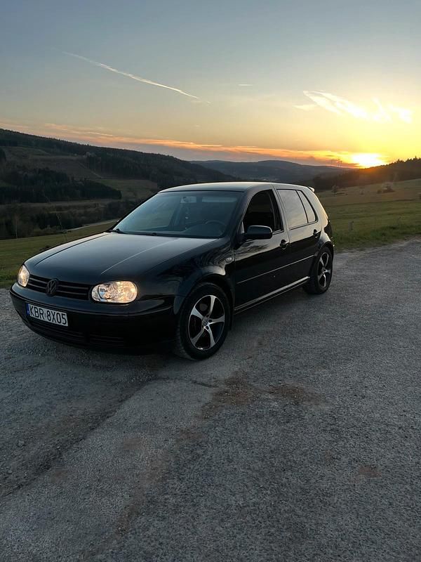 Schwarz Gebraucht 2003 VW Golf IV Kleinwagen | 3.200 € (Fairer Preis) - Bild 1/4