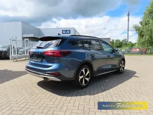 Gebraucht Ford Focus Active X 125 PS (91 kW) 2023 Blau Kombi