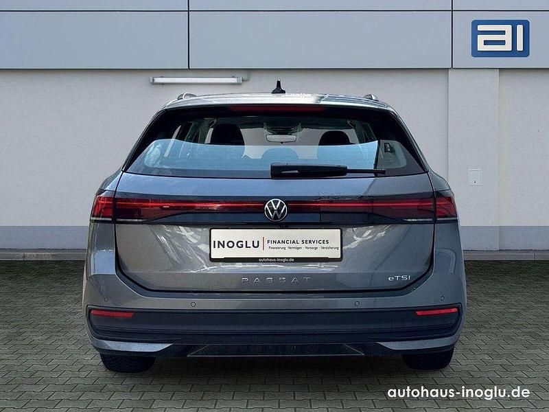 Gebraucht VW Passat R 150 PS (110 kW) 2025 Grau Kombi