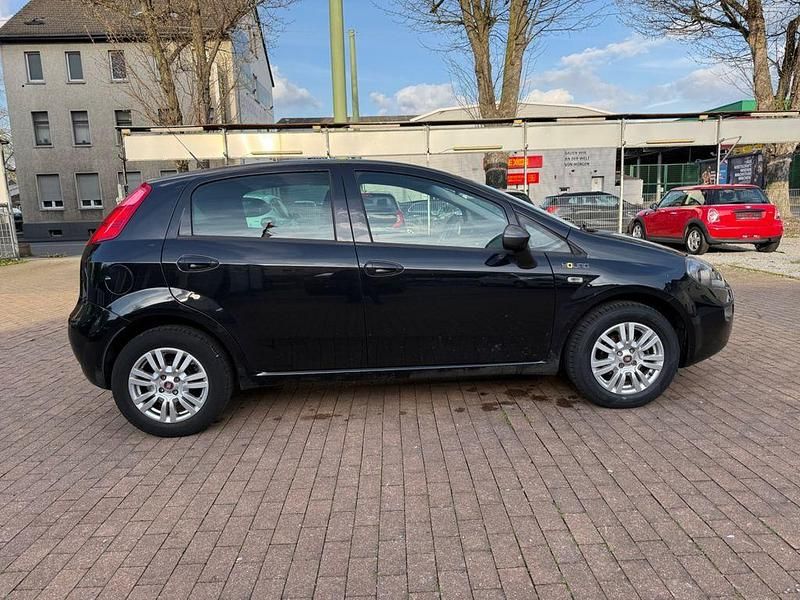 Gebraucht Fiat Punto Young 69 PS (50 kW) 2016 Schwarz Kleinwagen