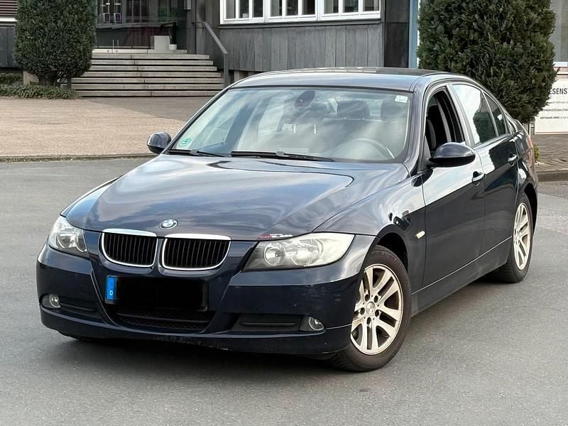 Gebraucht BMW 318 143 PS (105 kW) 2008 Blau Limousine