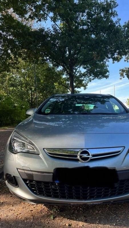 Grau Gebraucht 2011 Opel Astra GTC Kleinwagen | 4.350 € (Superpreis) - Bild 1/4