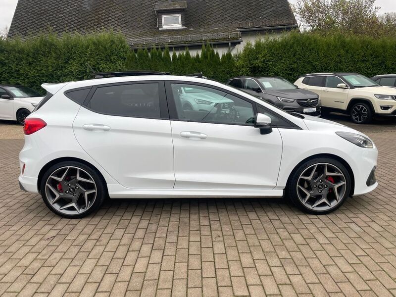Gebraucht Ford Fiesta ST 200 PS (147 kW) 2019 Weiß (frostweiß) Kleinwagen
