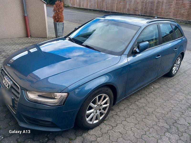 Blau Gebraucht 2015 Audi A4 Kombi | 9.800 € - Bild 1/4