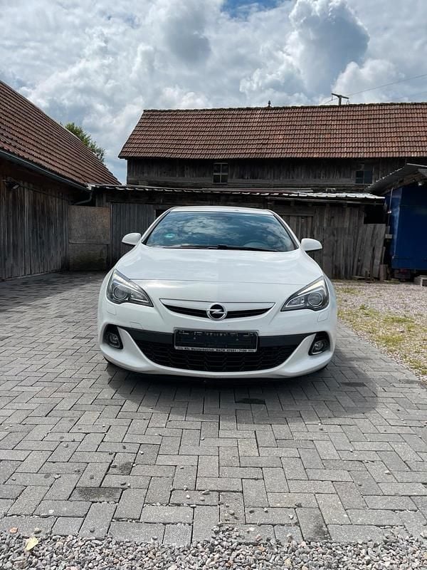 Weiß Gebraucht 2014 Opel Astra GTC Limousine | 7.900 € (Fairer Preis) - Bild 1/4