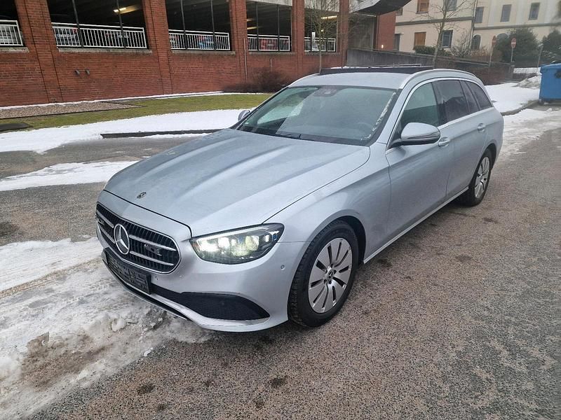 Silber Gebraucht 2021 Mercedes E220 Kombi | 14.300 € (Superpreis) - Bild 1/4