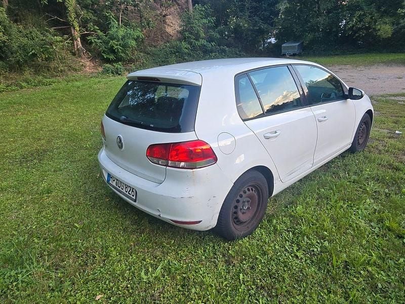 Weiß Gebraucht 2012 VW Golf VII Move Limousine | 2.400 € (Fairer Preis) - Bild 1/4