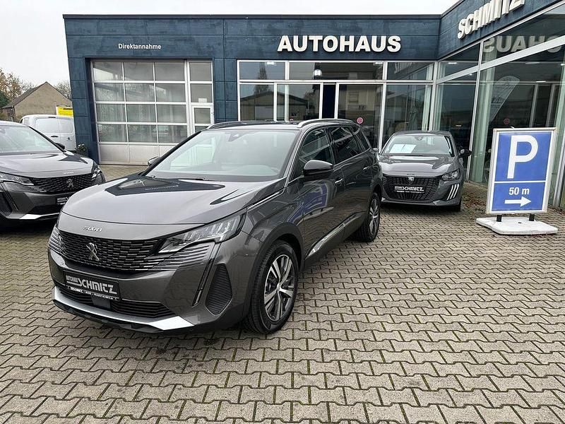 Grau Gebraucht 2024 Peugeot 5008 Allure Van / Kleinbus | 30.990 € (Superpreis) - Bild 1/4