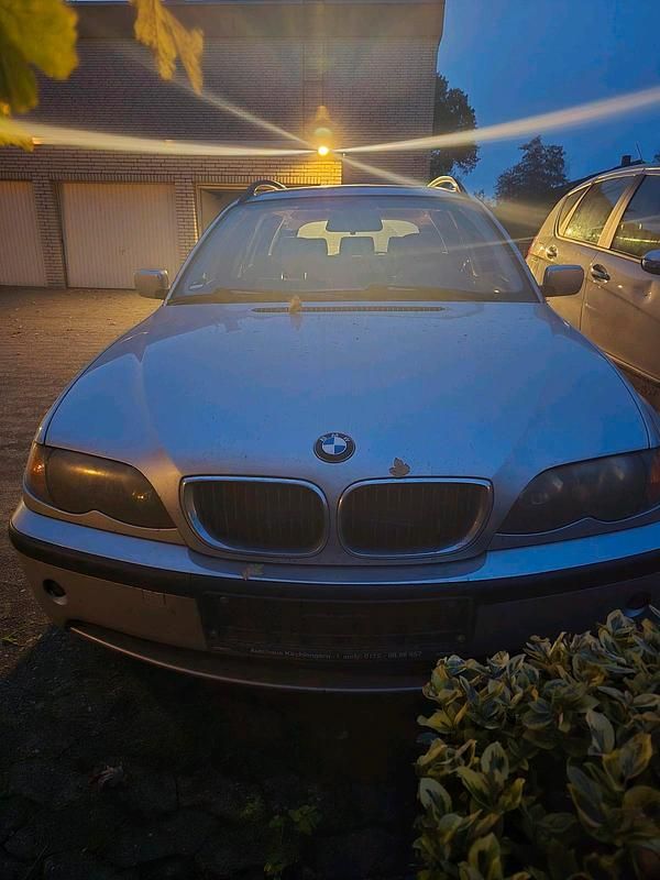 Silber Gebraucht 2005 BMW 318 Kombi | 1.900 € (Fairer Preis) - Bild 1/4