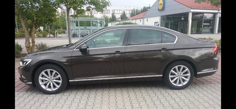 Gebraucht VW Passat Highline 150 PS (110 kW) 2016 Braun Limousine