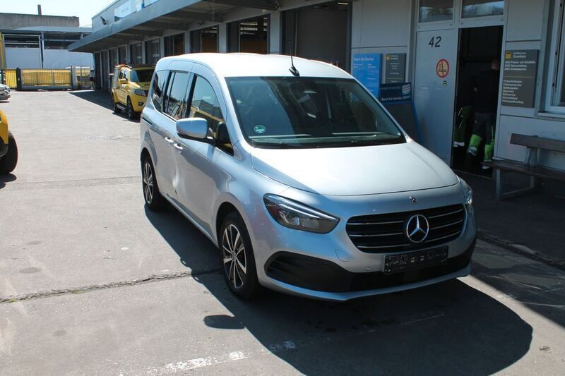 Silber Gebraucht 2022 Mercedes T180 Edition Van / Kleinbus | 25.950 € (Fairer Preis) - Bild 1/4