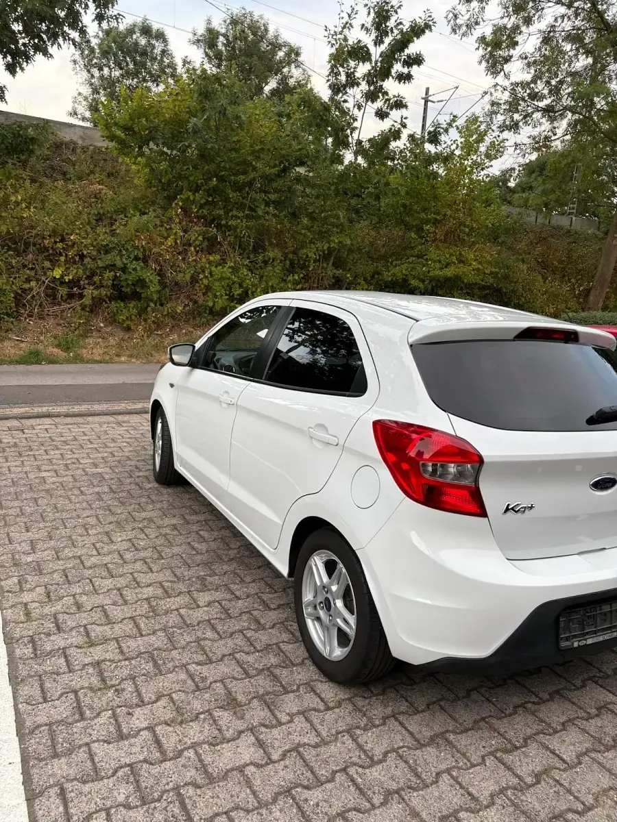 Gebraucht Ford Ka Plus 84 PS (61 kW) 2017 Weiß Kleinwagen