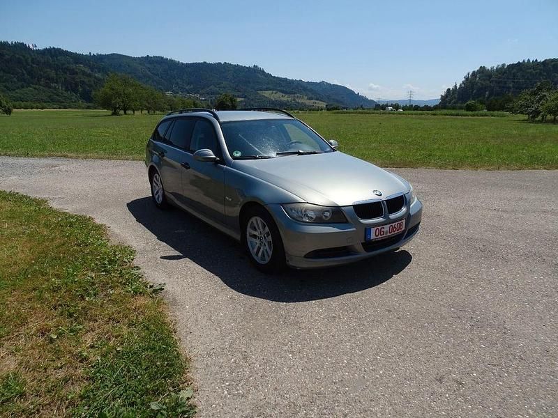 Gebraucht BMW 320 150 PS (110 kW) 2006 Blau Kombi