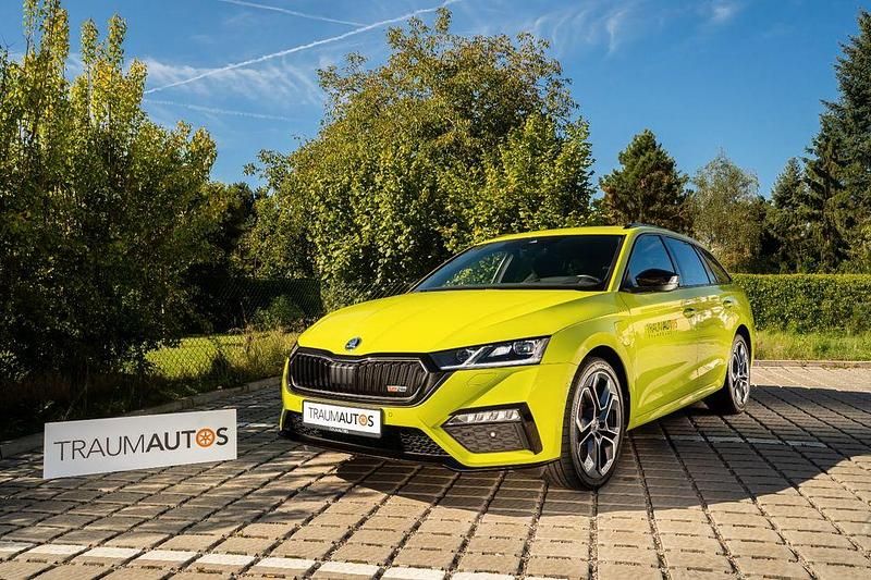 Grün Gebraucht 2024 Skoda Octavia RS Kombi | 34.690 € (Guter Preis) - Bild 1/4