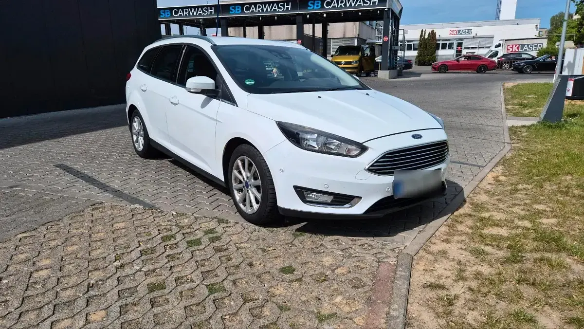 Usata Ford Focus 120 CV (88 kW) 2015 Bianco Station wagon