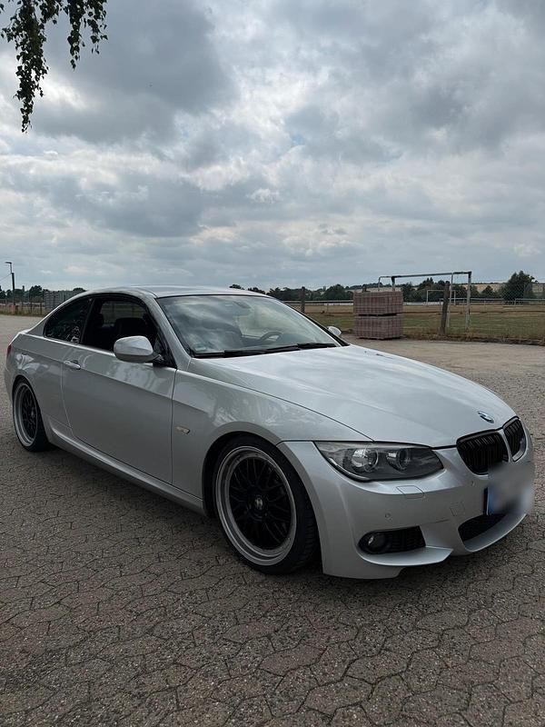 Gebraucht BMW 335 293 PS (215 kW) 2010 Silber Coupé