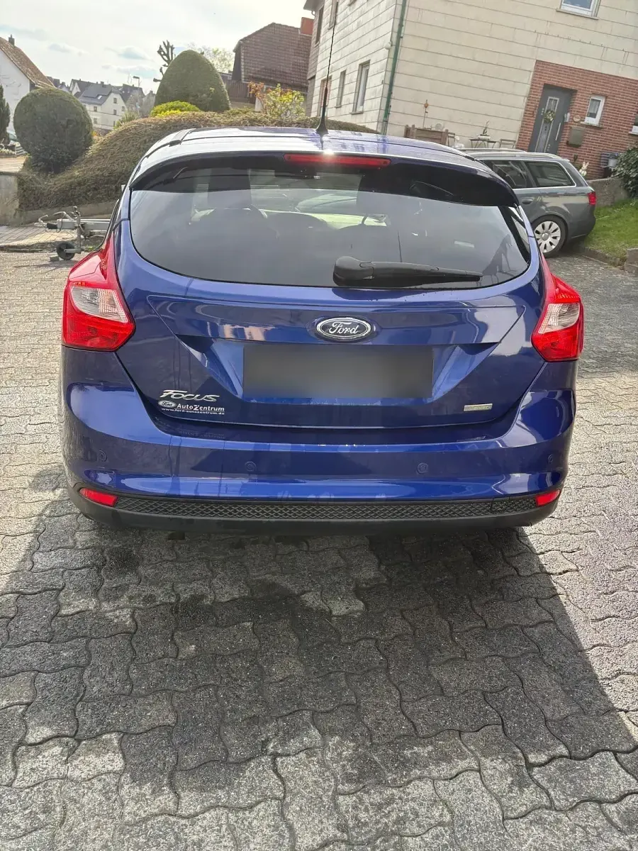 Gebraucht Ford Focus 100 PS (73 kW) 2014 Blau Limousine