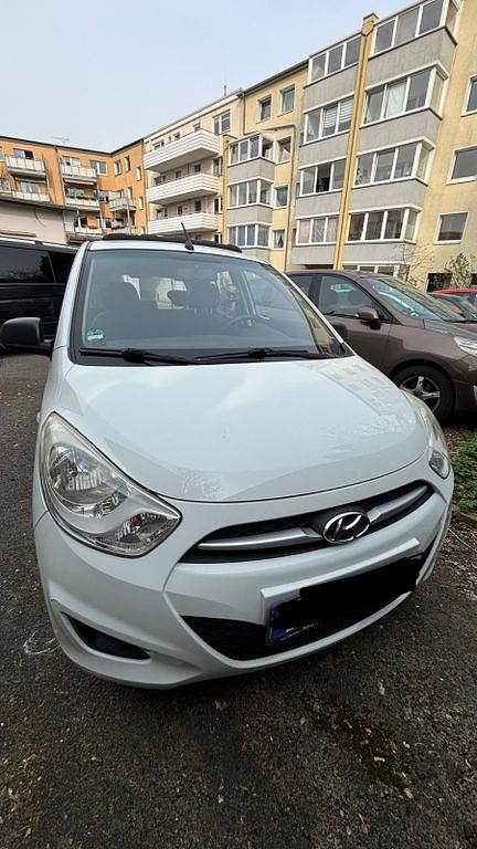 Gebraucht Hyundai i10 Edition 69 PS (50 kW) 2013 Weiß Kleinwagen